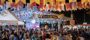 Barracas e programação cultural da Festa de São Pedro em Bonito.