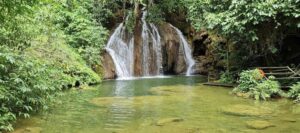 Cachoeira do Rio do Peixe em meio à natureza preservada de Bonito.