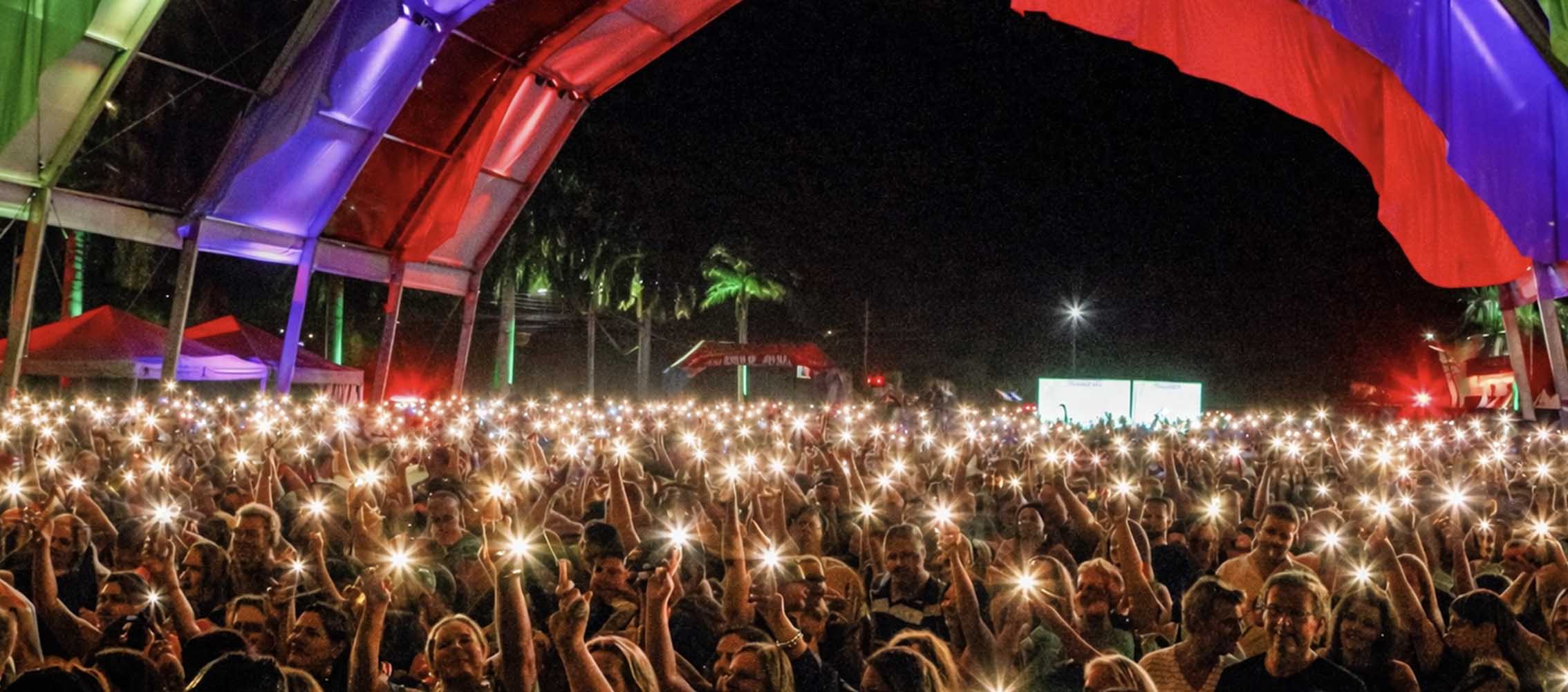 Festival de Inverno de Bonito com apresentações culturais em meio à atmosfera de Bonito, Mato Grosso do Sul.